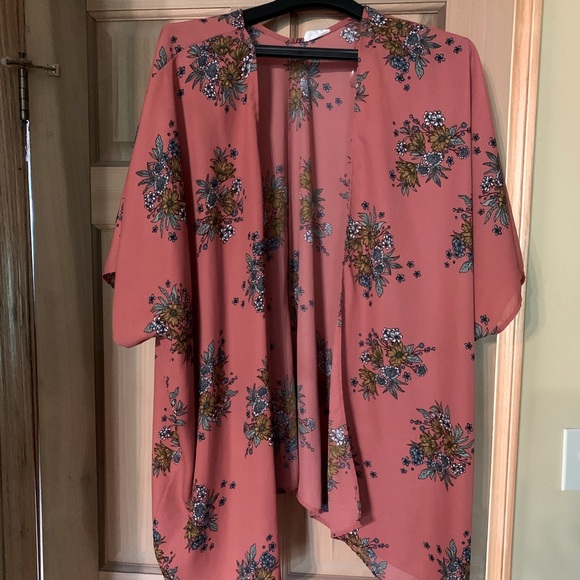 Gently loved boutique flower kimono. - Picture 1 of 1